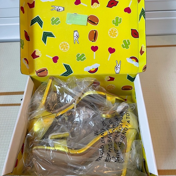 NIB Lemon Drop by Privileged Heels. Size 8 - Picture 4 of 4